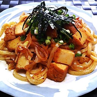 キムチと厚揚げのスタミナ焼うどん